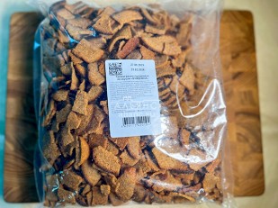 Снеки к пиву: Гренки черные со вкусом буженины