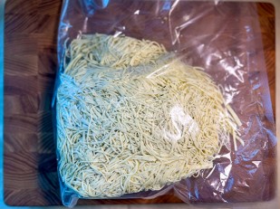 Ведро Ржаные гренки со вкусом Раки крабы (1 кг): Сырный продукт ФЕРМЕРСКИЙ паутинка  укроп/чеснок