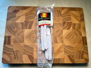 Морской лизун с перцем вяленый: Колбаски сыровяленые Mini Fuet 