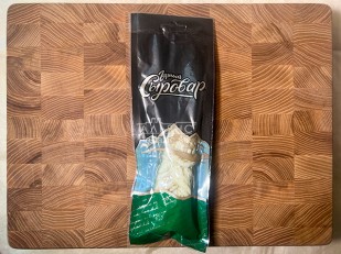 Орехи: Сыр 100 гр ГОРНЫЙ СЫРОВАР (Косичка с укропом и чесноком)